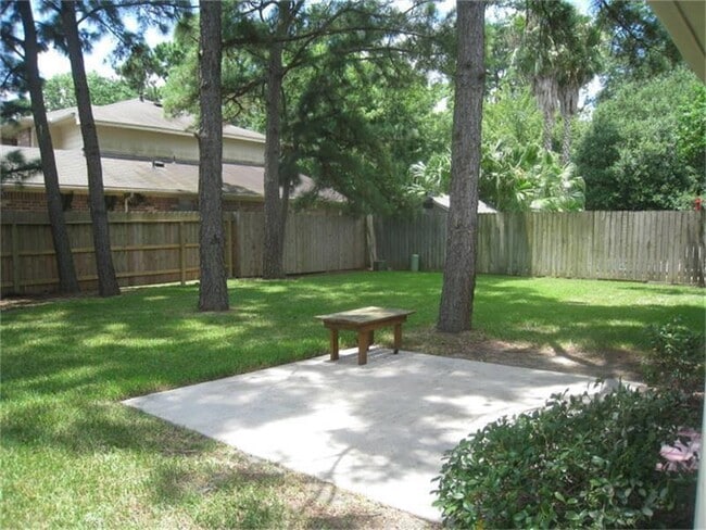 Building Photo - 2218 Wickburn Dr