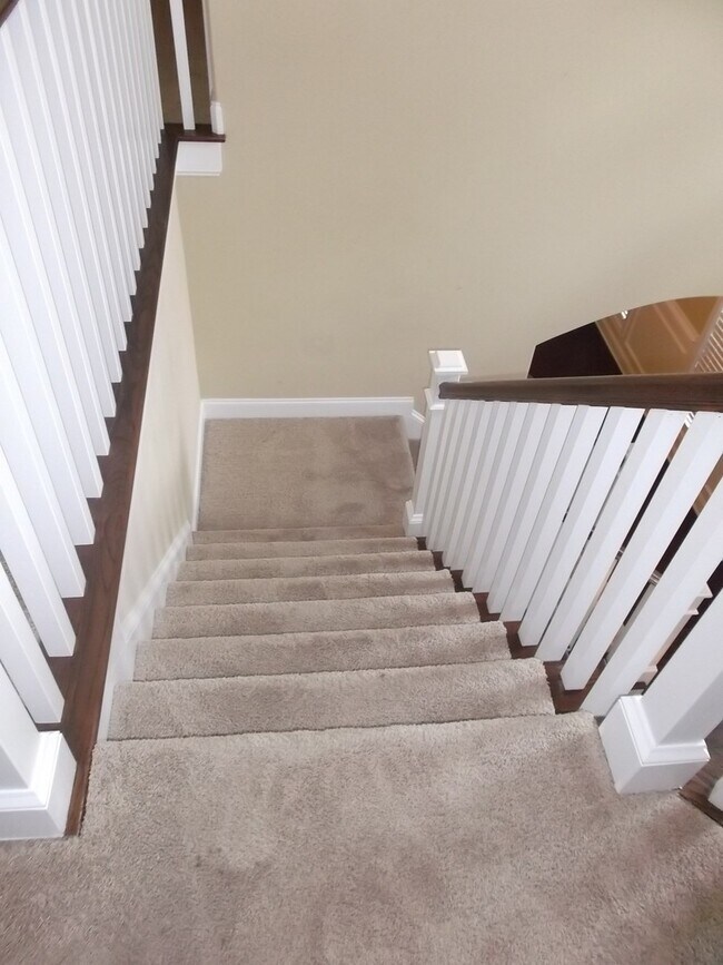 Building Photo - Absolutely Gorgeous!