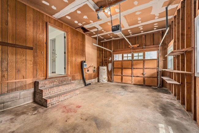 Building Photo - 302 Antler Dr