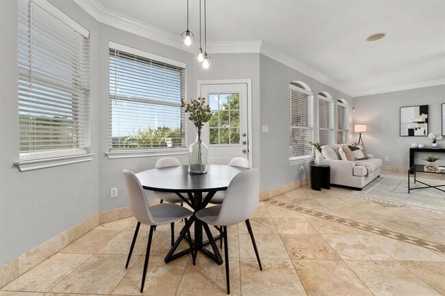 Building Photo - 6611 Yaupon Dr