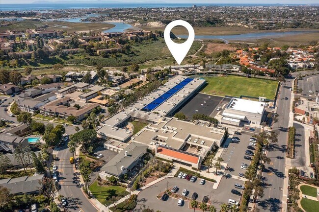 Building Photo - 745 Domingo Dr