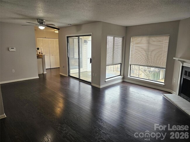 Building Photo - 4811 Spring Lake Dr