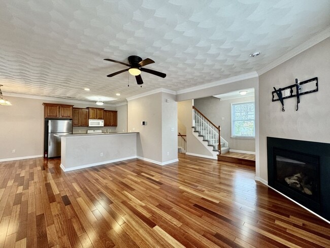 Building Photo - Beautiful 3 Bedroom Duplex by the Beach! A...