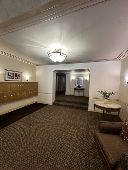 Building Photo - 1930 N Prospect Ave