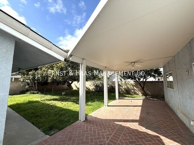 Building Photo - 4723 Blackthorne Ave