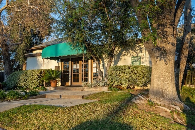 Building Photo - Upgraded Condo with Two Master Suites!!!