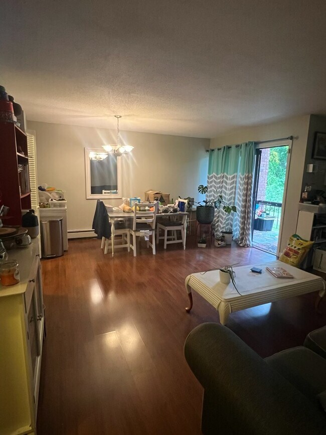 Building Photo - 919 High Path Road