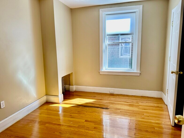 Building Photo - 328 St Paul St