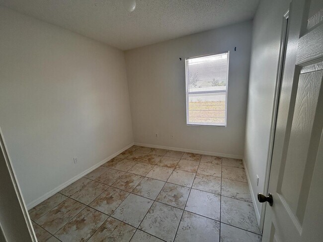 Building Photo - 433 Graystone Blvd