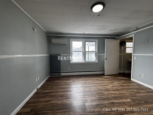 Building Photo - 513 Main St