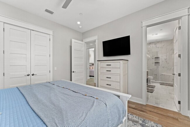 Building Photo - 14300 Front Beach Rd