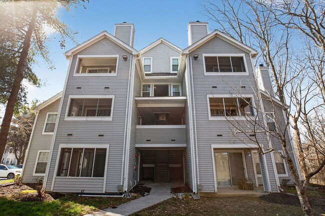 Building Photo - 13564 Lord Sterling Pl