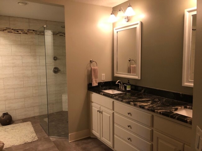 Master bath - 1175 Gallery Ln