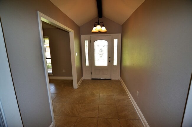 Building Photo - Newly renovated home in Beau Village Subdivision in Denham Springs near I-12
