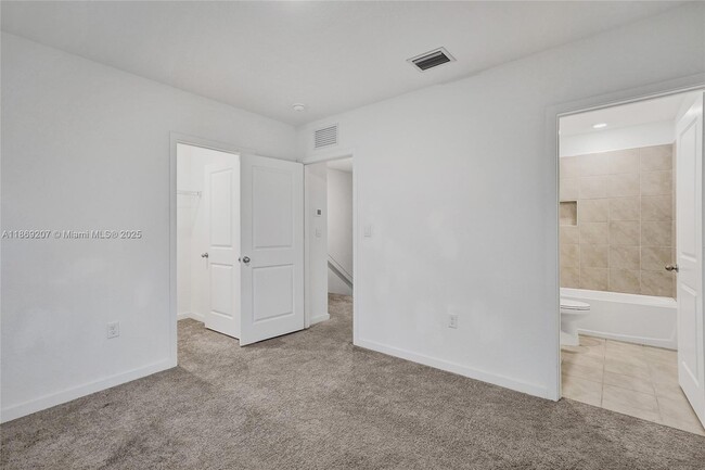 Building Photo - 376 NW 8th Ct
