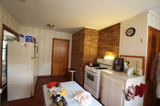 Building Photo - Coming Soon! Spacious 4 Bedroom 2 Bath Home!