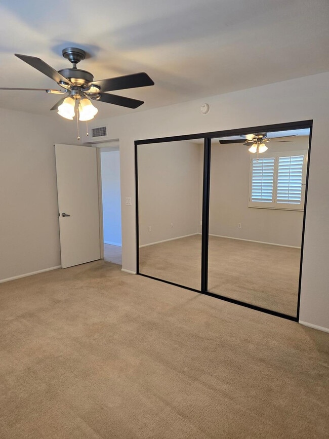 Building Photo - 1615 W Summit Pl