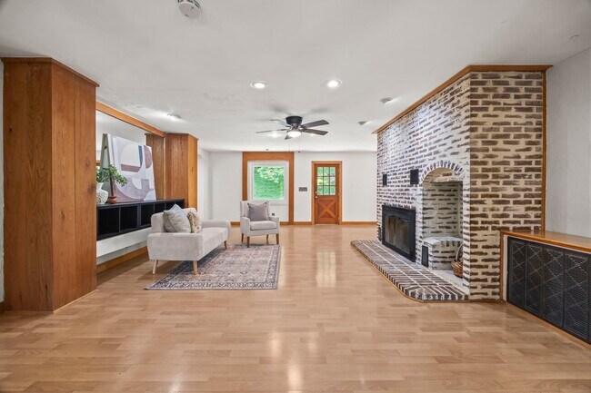Building Photo - 5353 Green Valley Ct