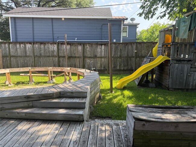 Building Photo - 4530 Walker St