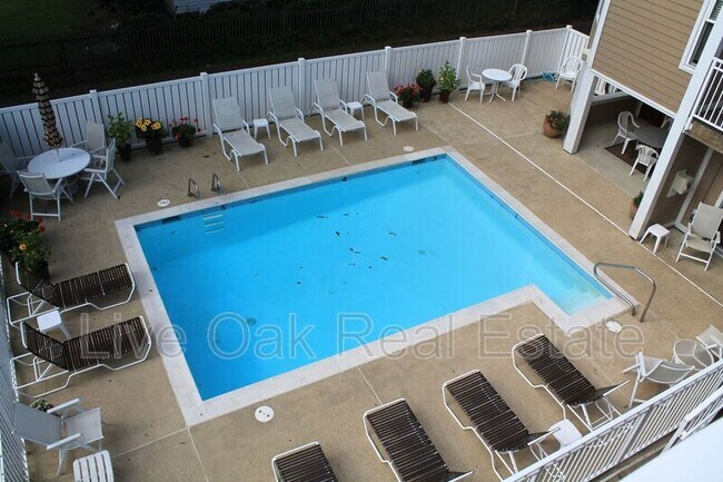 Building Photo - 514 24th St