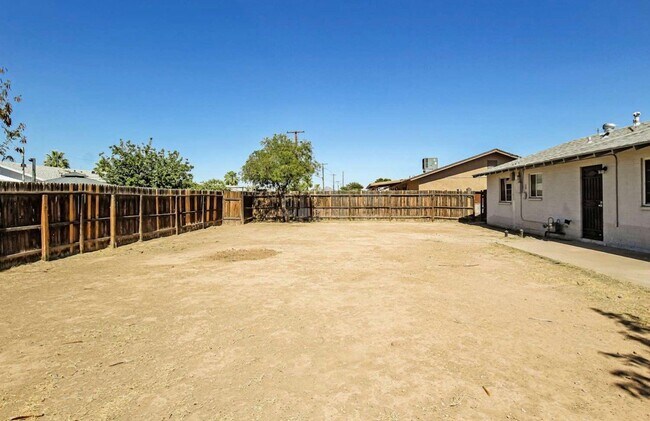Building Photo - 3802 W Glendale Ave