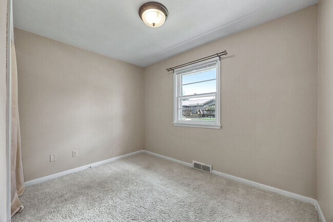 Building Photo - Single Family Home On Convenient, Quiet St...