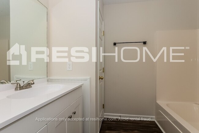 Building Photo - 632 Zellwood Dr