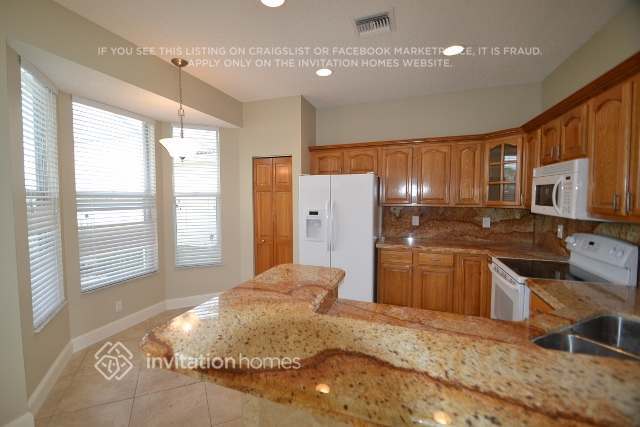 Building Photo - 7988 Lakewood Cove Ct