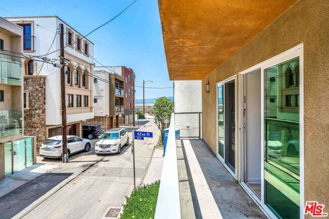 Building Photo - 15 63rd Ave