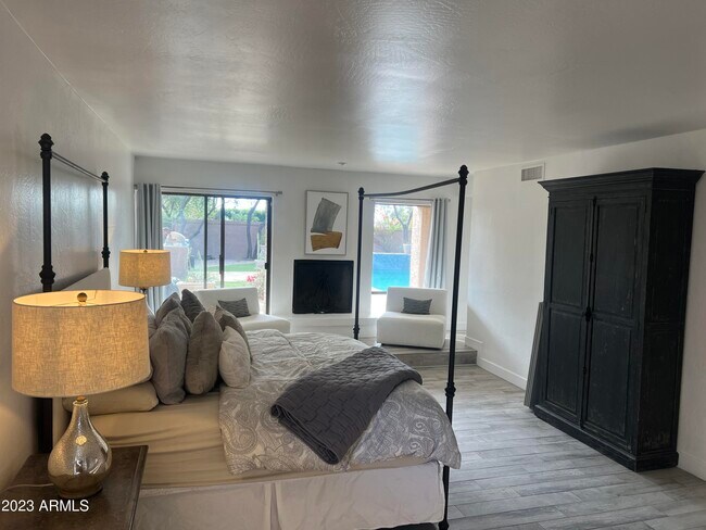 Building Photo - 4450 E Camelback Rd