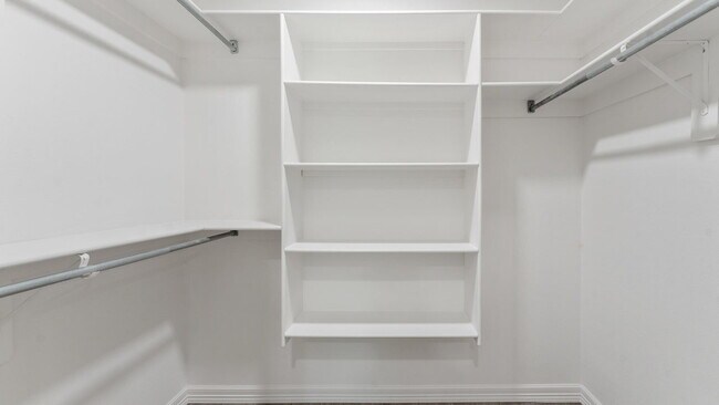Building Photo - 905 SW Arrowhead Dr