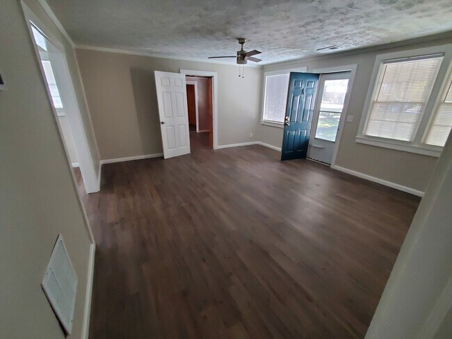 Building Photo - 1713 Darwin Rd SE