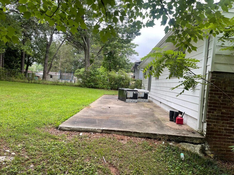Building Photo - 3642 Marlborough Dr