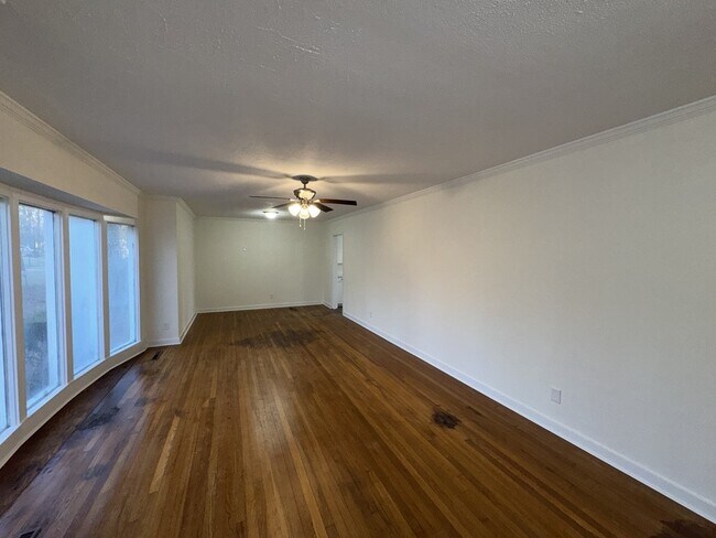 Building Photo - 3147 Shirley Dr