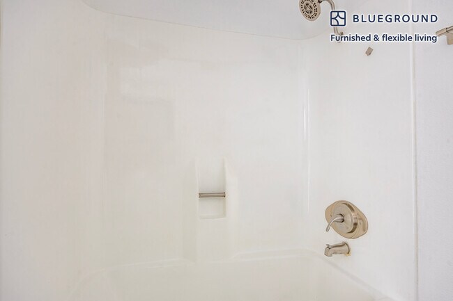 Building Photo - 641 Gayley Ave