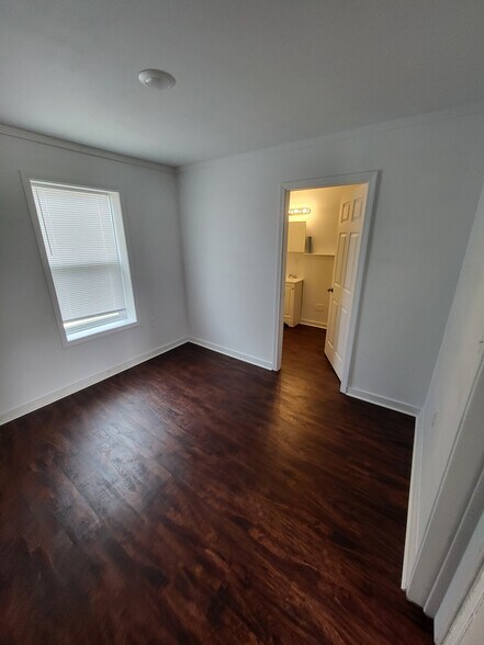 Building Photo - 1000 N Poplar St
