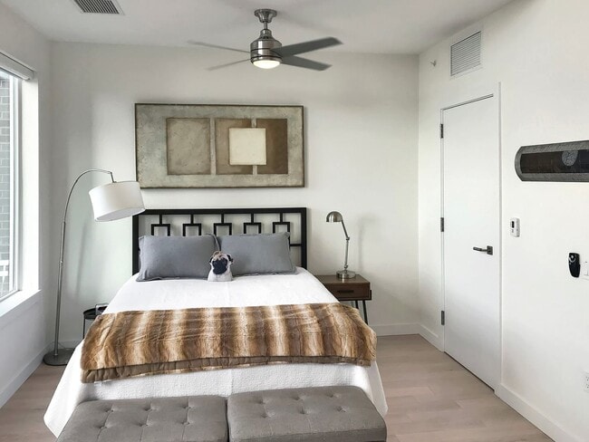 Building Photo - $0 DEPOSIT OPTION. GORGEOUS STUDIO IN 1616 SOUTH AT PLATT PARK