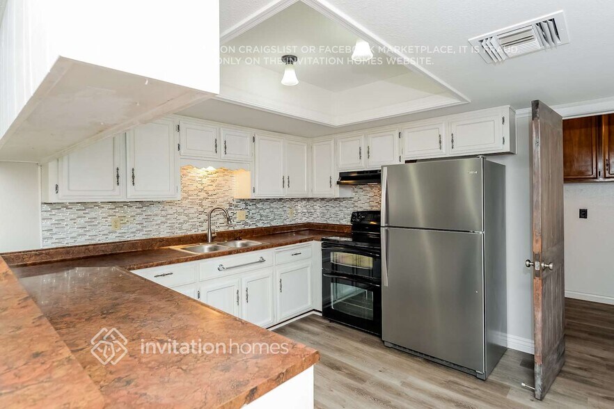 Building Photo - 3140 E Caballero St