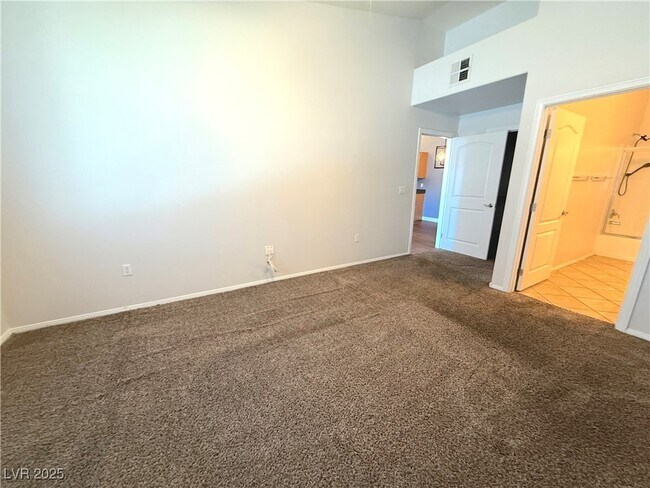 Building Photo - 2305 W Horizon Ridge Pkwy