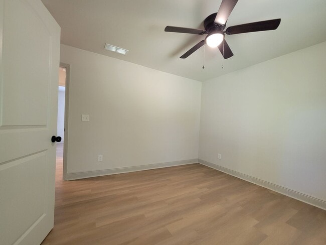 Building Photo - Build to Rent 4 Bdrm Lake Access - Luxury flooring -Stainless steel appliance - Covered Porch