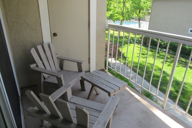 Building Photo - Well Kept 2 Bed/1 Bath Upstairs Condo in South Livermore