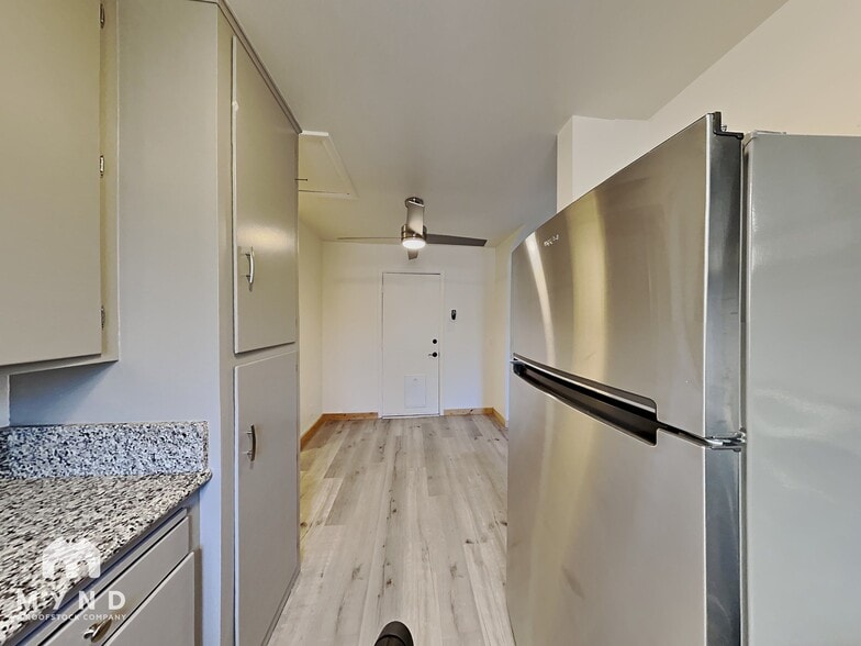 Building Photo - 220 Hillcrest Dr