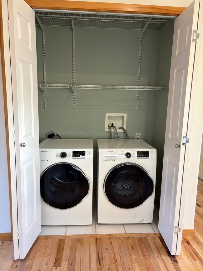 Building Photo - Spacious Lewis & Clark 4-Bedroom Home 2 WE...