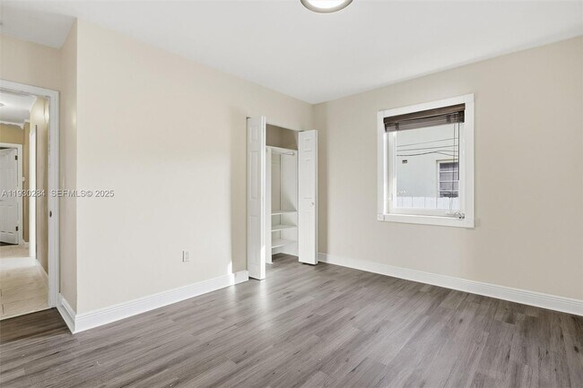 Building Photo - 2120 SW 16th St