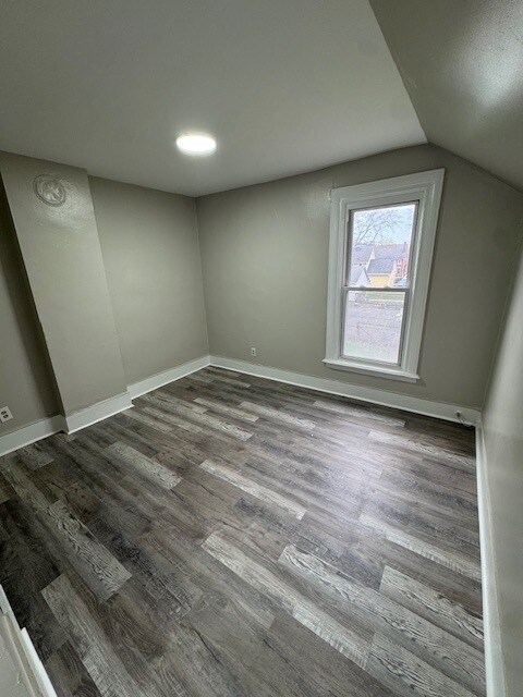 Building Photo - 520 South Ave