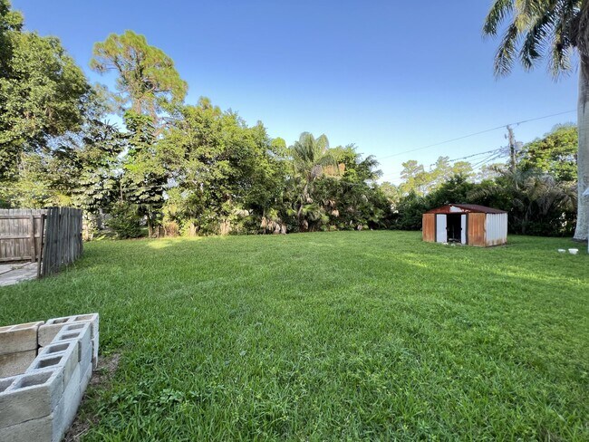 Building Photo - 4696 Collier Rd