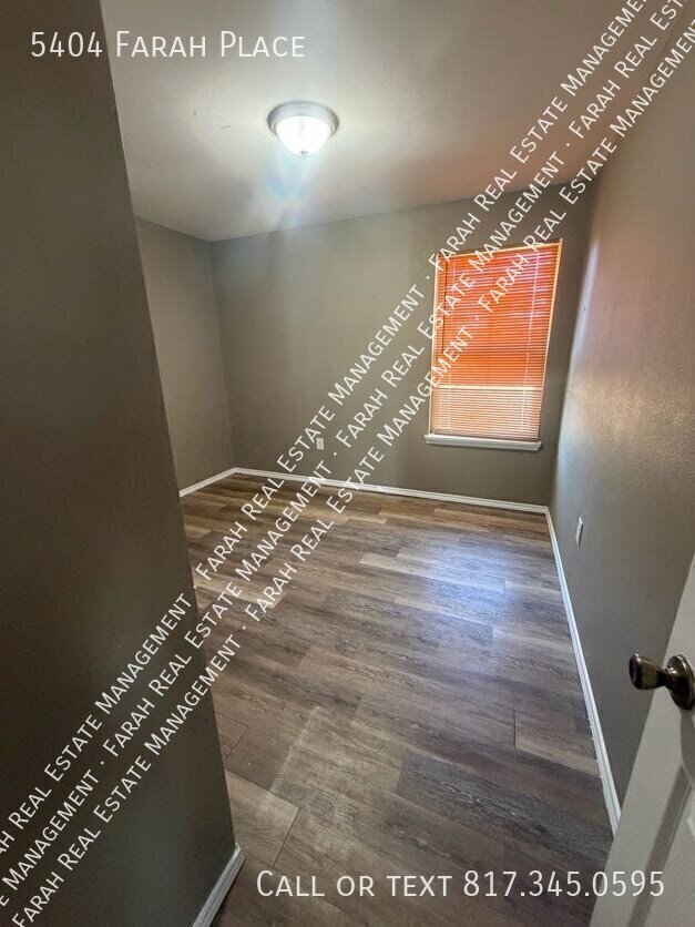 Building Photo - 5404 Farah Pl