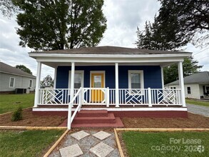 Building Photo - 3103 Lowell Rd