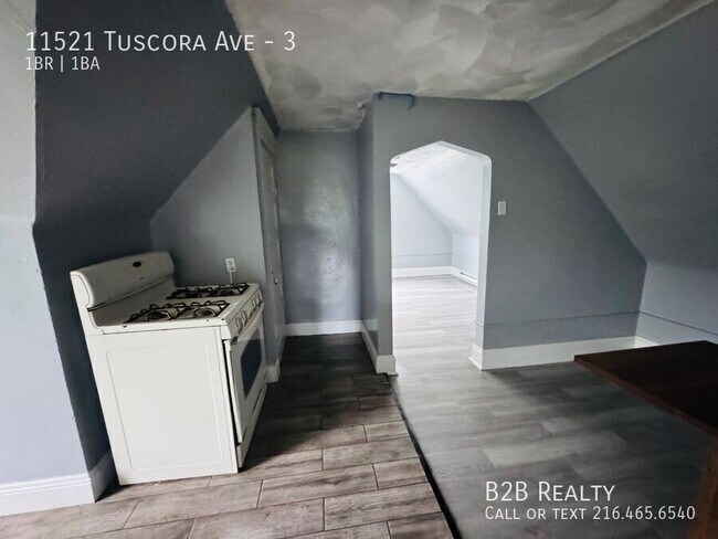 Building Photo - 11521 Tuscora Ave