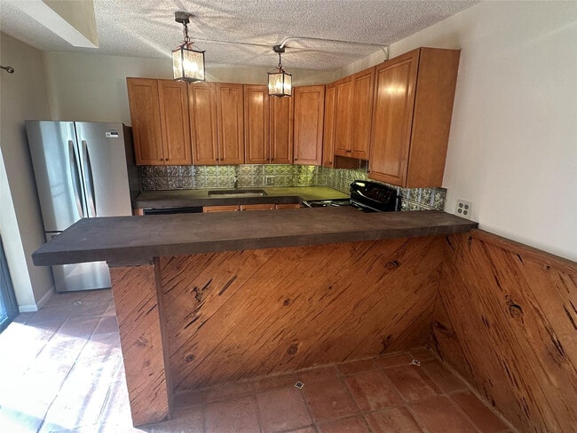 Building Photo - 5748 SE Riverboat Dr